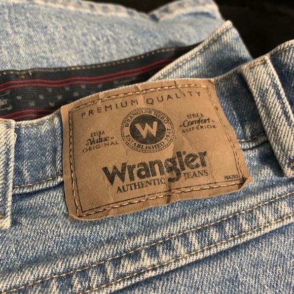 42x32 Reg Fit Wrangler Jeans - Picture 2 of 9